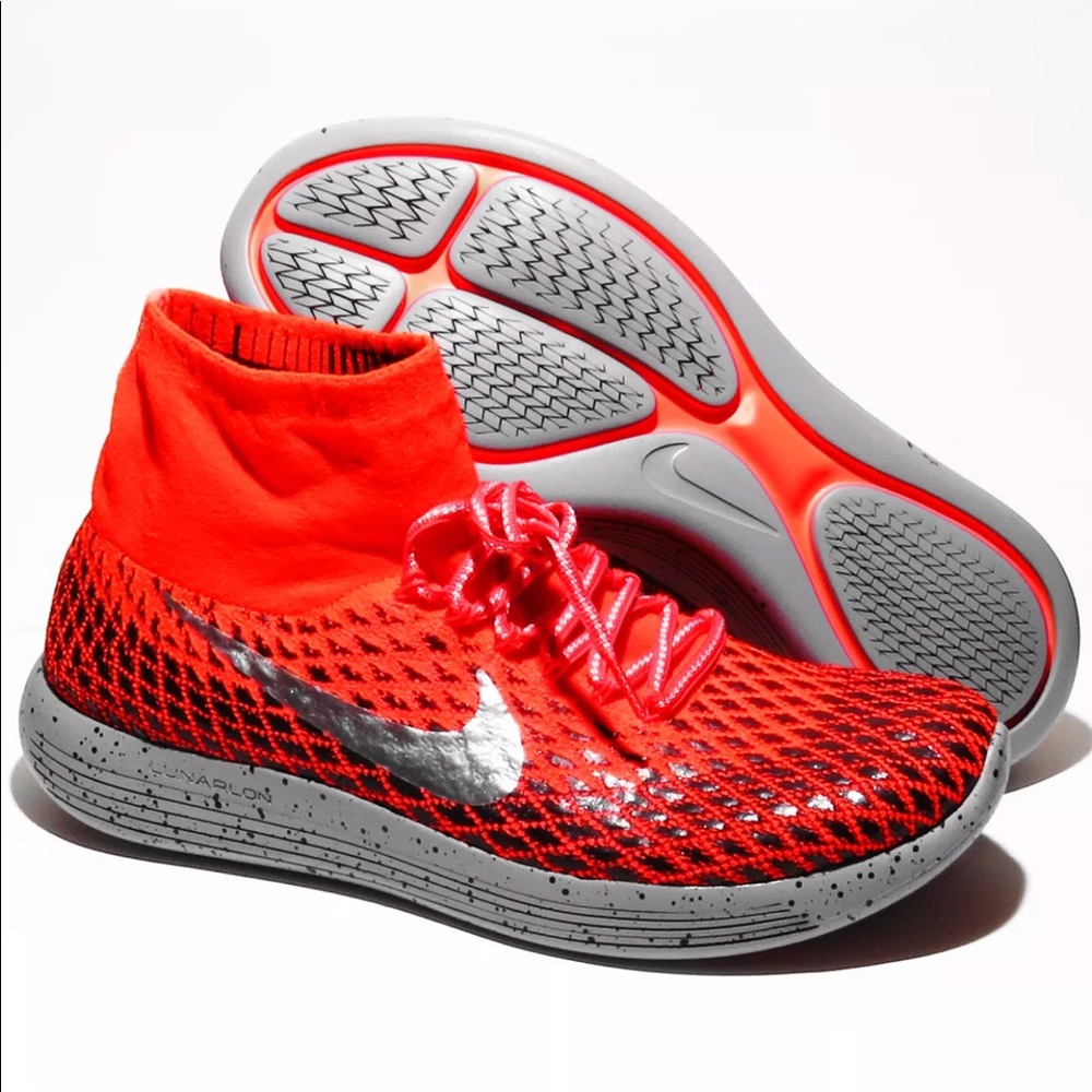 🚫 SOLD Nike Flyknit Shield Running Sneakers